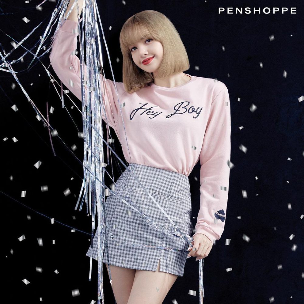 12 Ragam Outfit Feminin ala Lisa BLACKPINK, So Pretty!