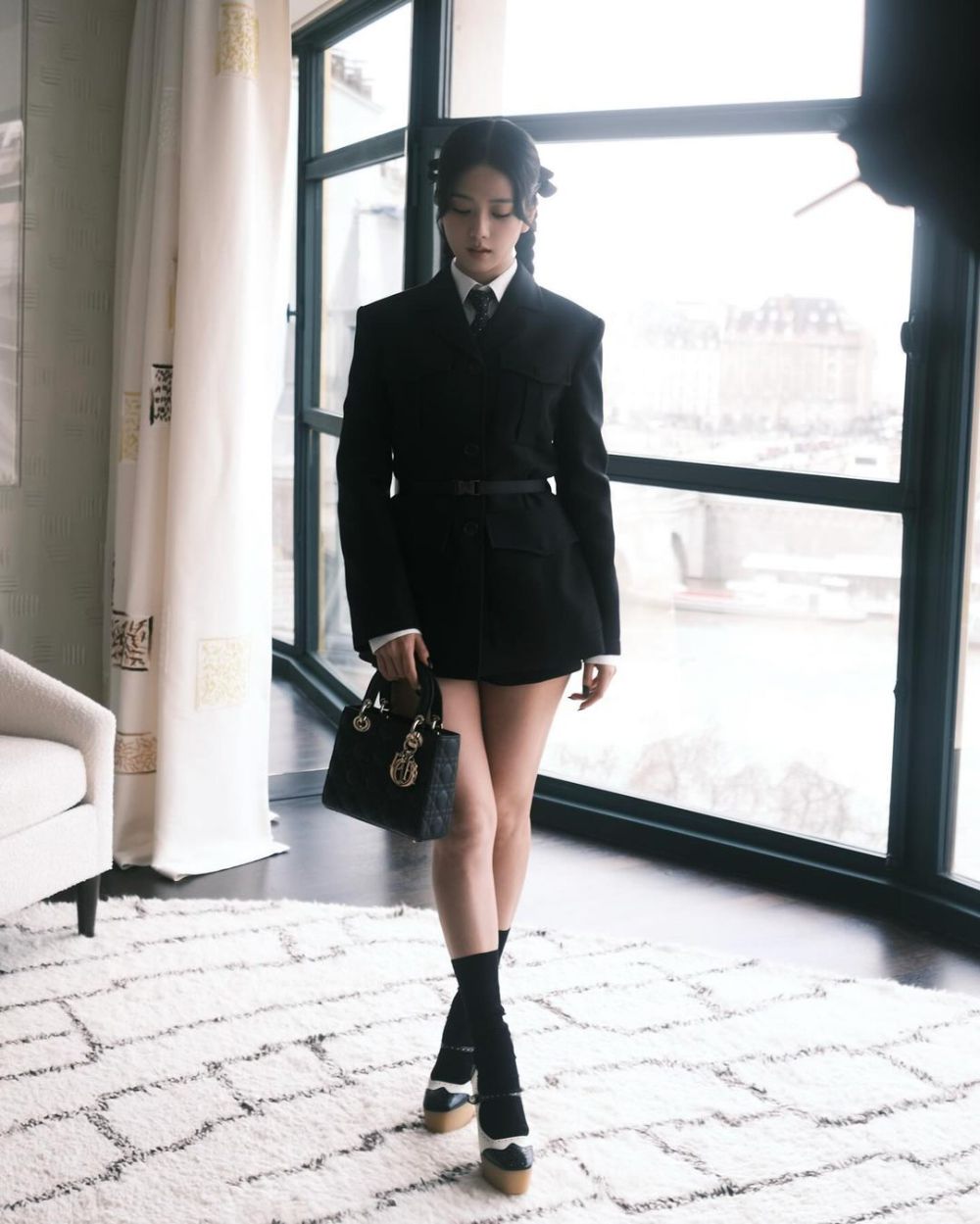 10 Inspirasi Dress Hitam ala Jisoo BLACKPINK, Old Money Vibes!