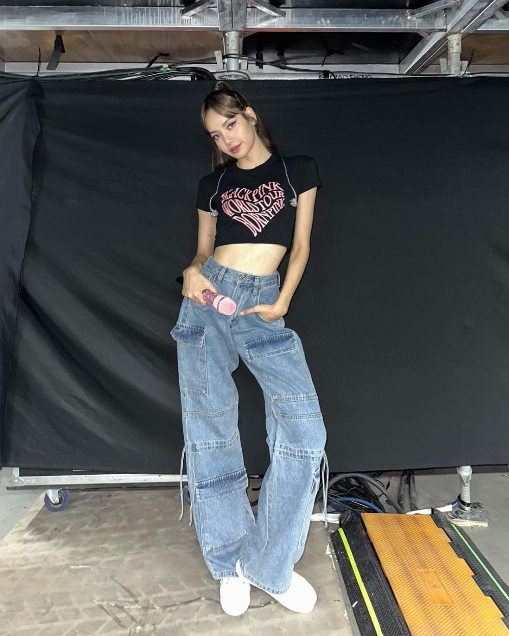 10 Padu Padan Cargo Pants ala Lisa BLACKPINK, Hits Abis!