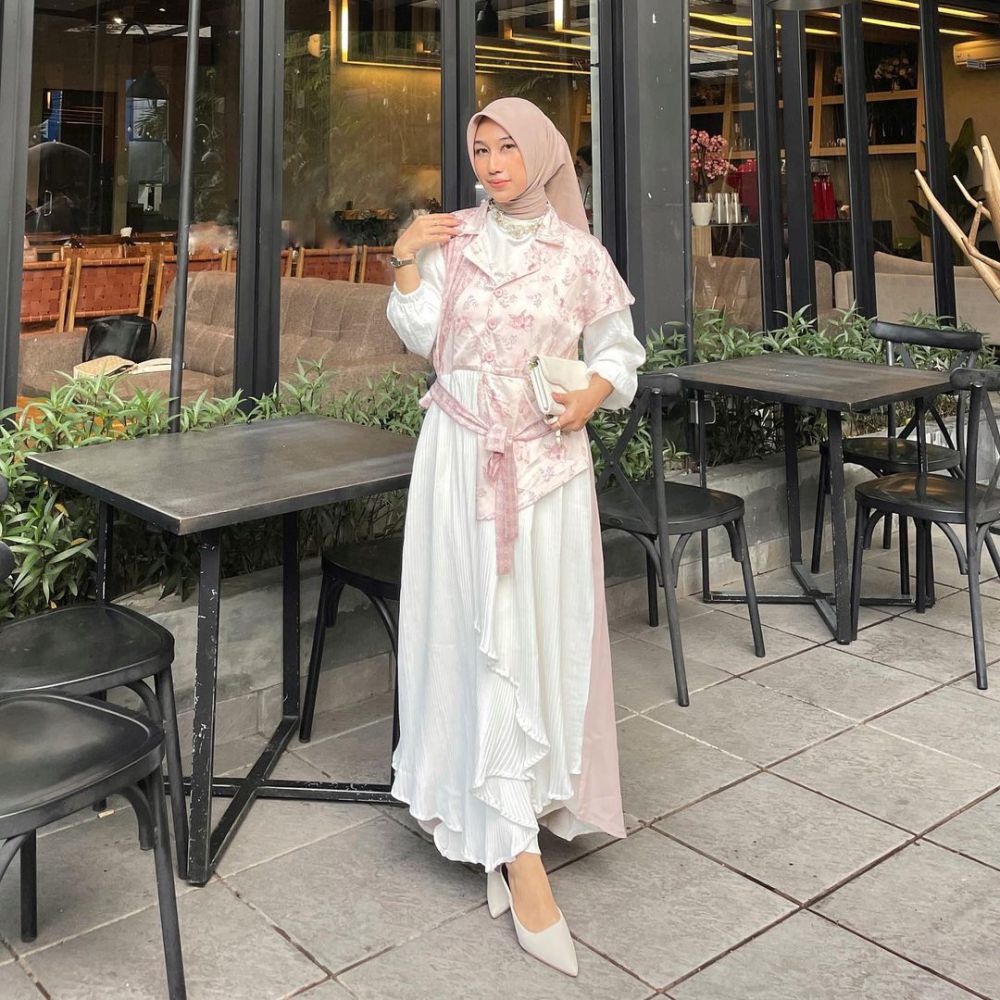 10 Ide Outfit Nuansa Pink ala Selebgram Fachrisa, Girly Abis!