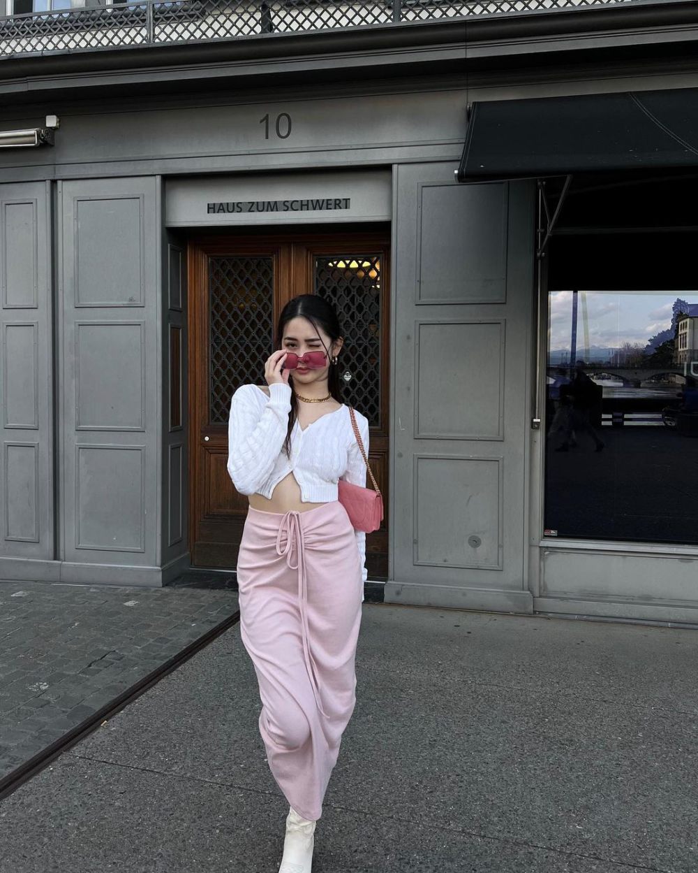 10 Ide Outfit Nuansa Pink Pastel ala Odelyn Mackenzie, So Cute!