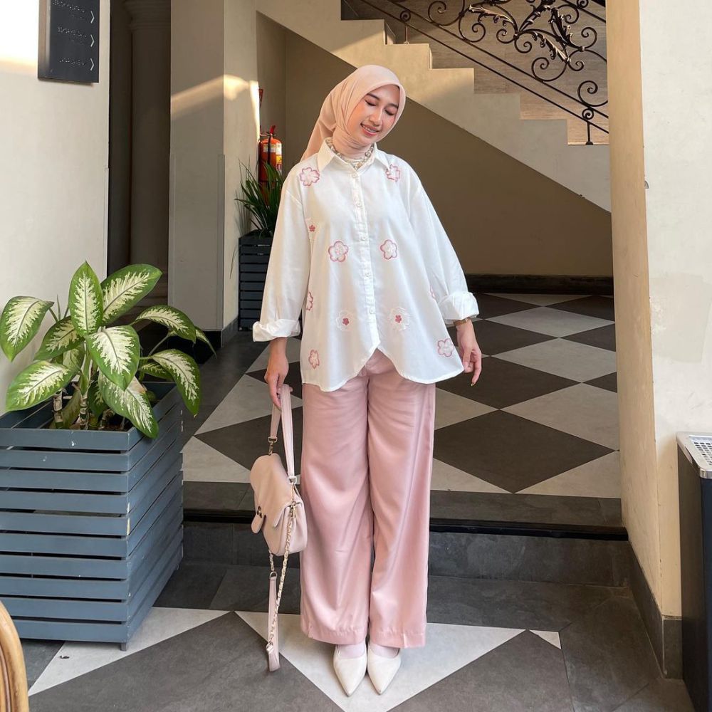 10 Ide Outfit Nuansa Pink ala Selebgram Fachrisa, Girly Abis!