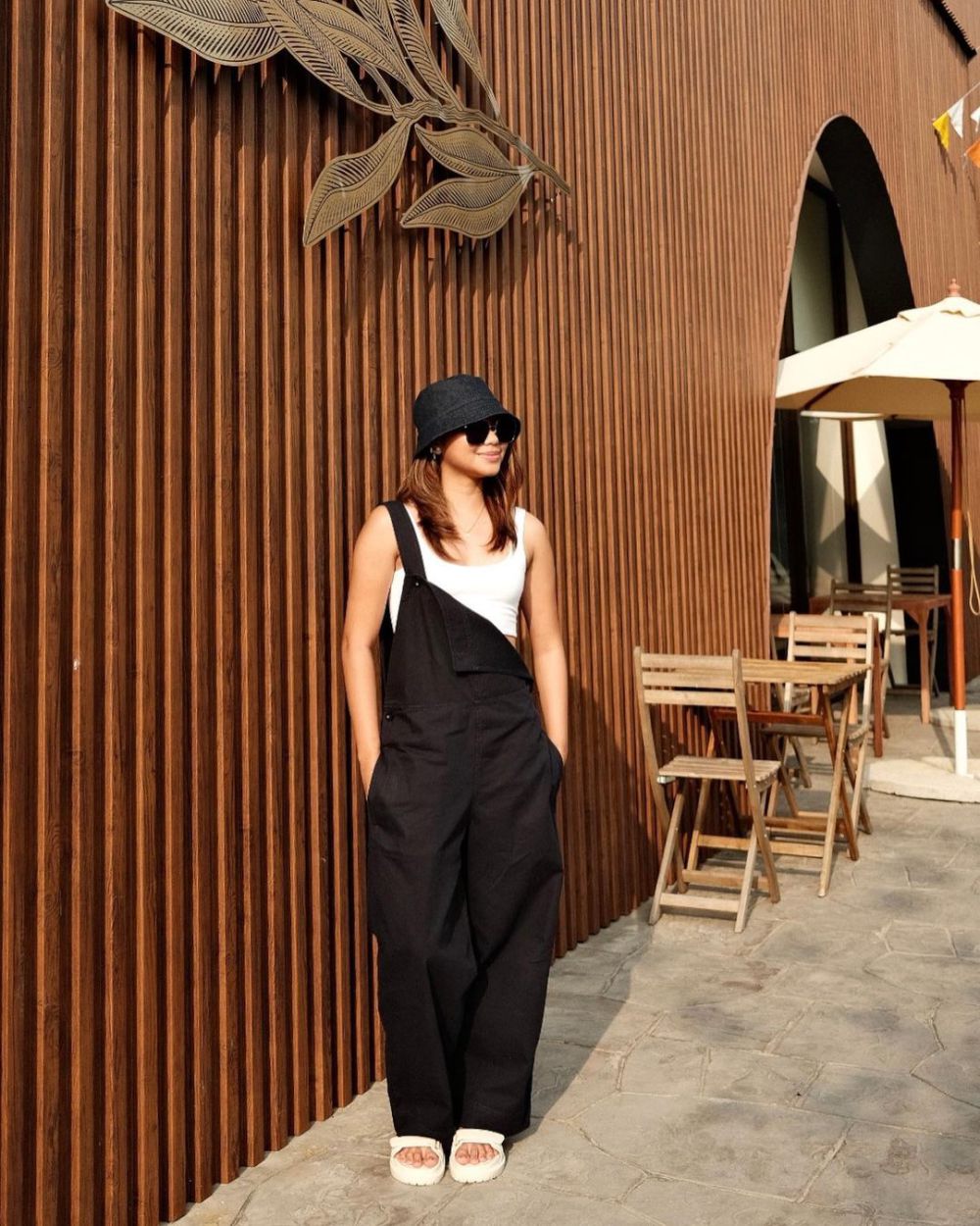 9 Ide Styling Outfit Hitam Putih ala Bella Racelis, Chic and Catchy!