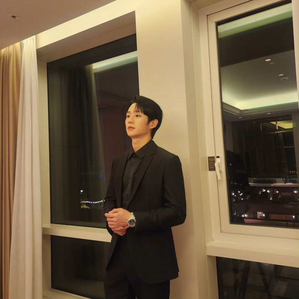 10 Ide Outfit Formal Business Look ala Jung Hae In, Berkarisma!