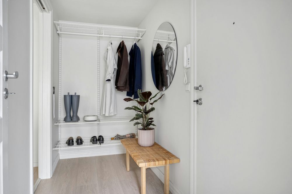 9 Inspirasi Desain Mudroom yang Bikin Rumah Rapi dan Tamu Nyaman