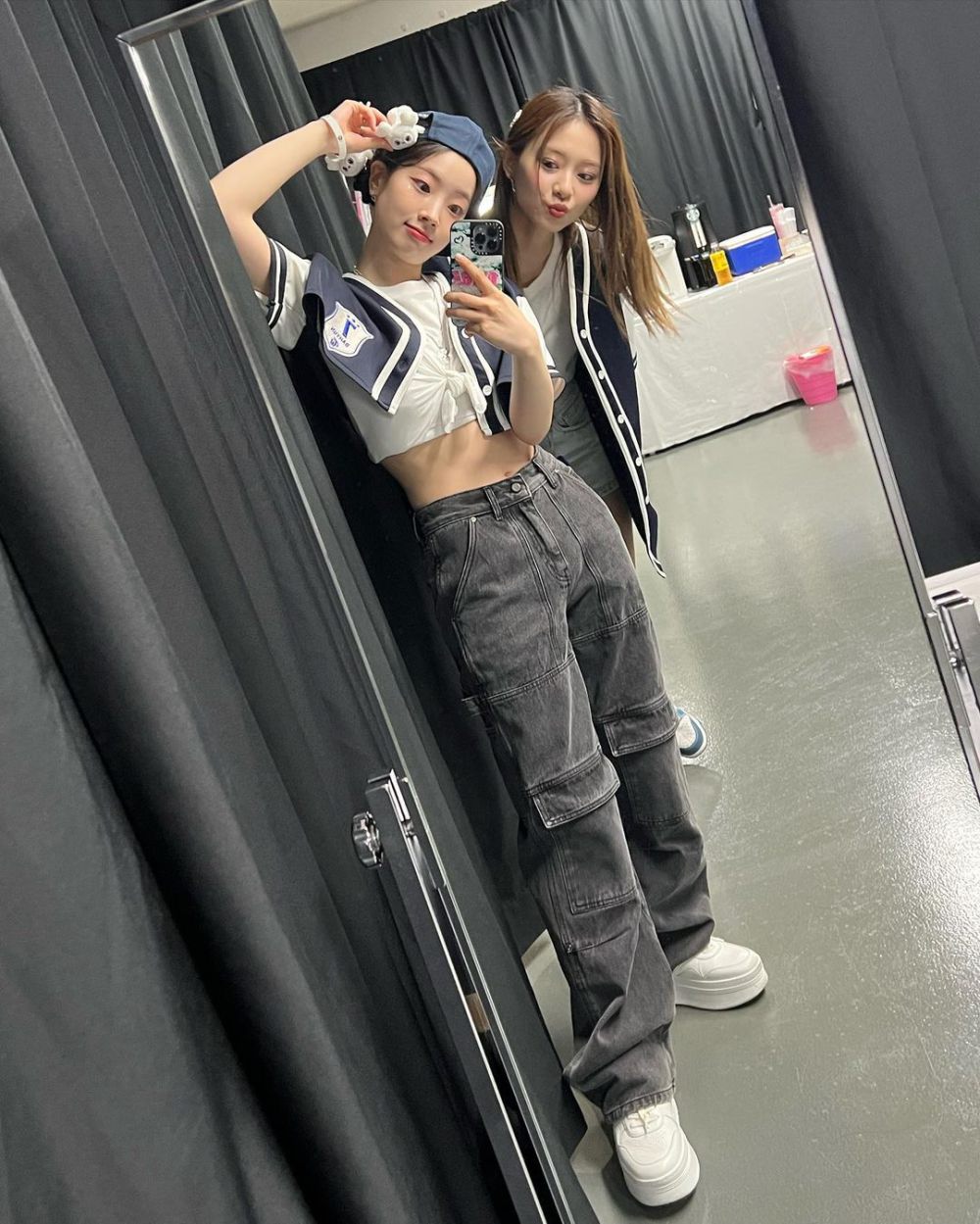 8 Inspirasi OOTD Crop Top ala Dahyun TWICE, Simpel tapi Stunning!