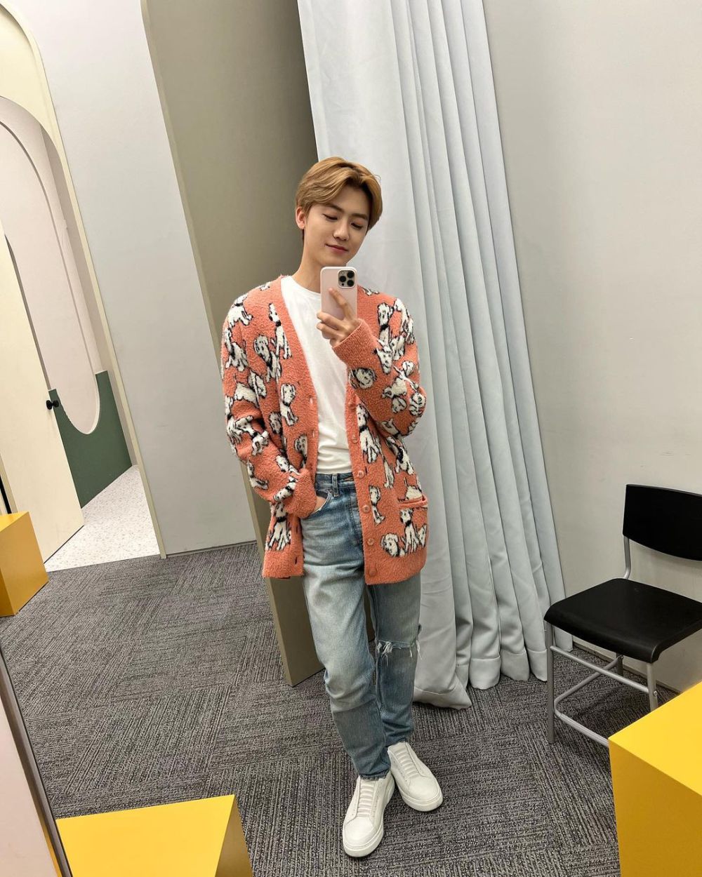 7 Ragam Gaya Jaemin NCT dengan Cardigan, Looks Comfy!