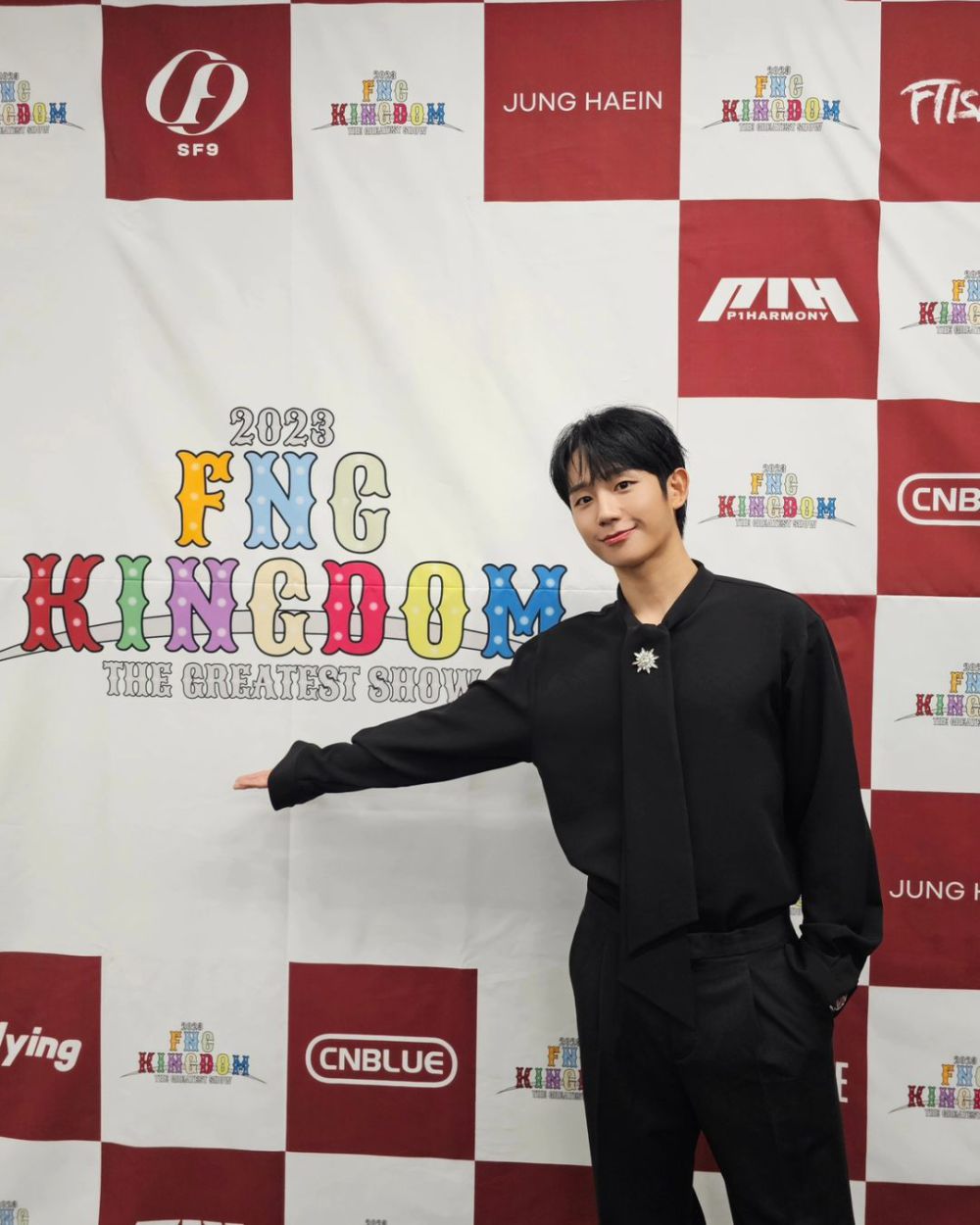 10 Ide Outfit Formal Business Look ala Jung Hae In, Berkarisma!