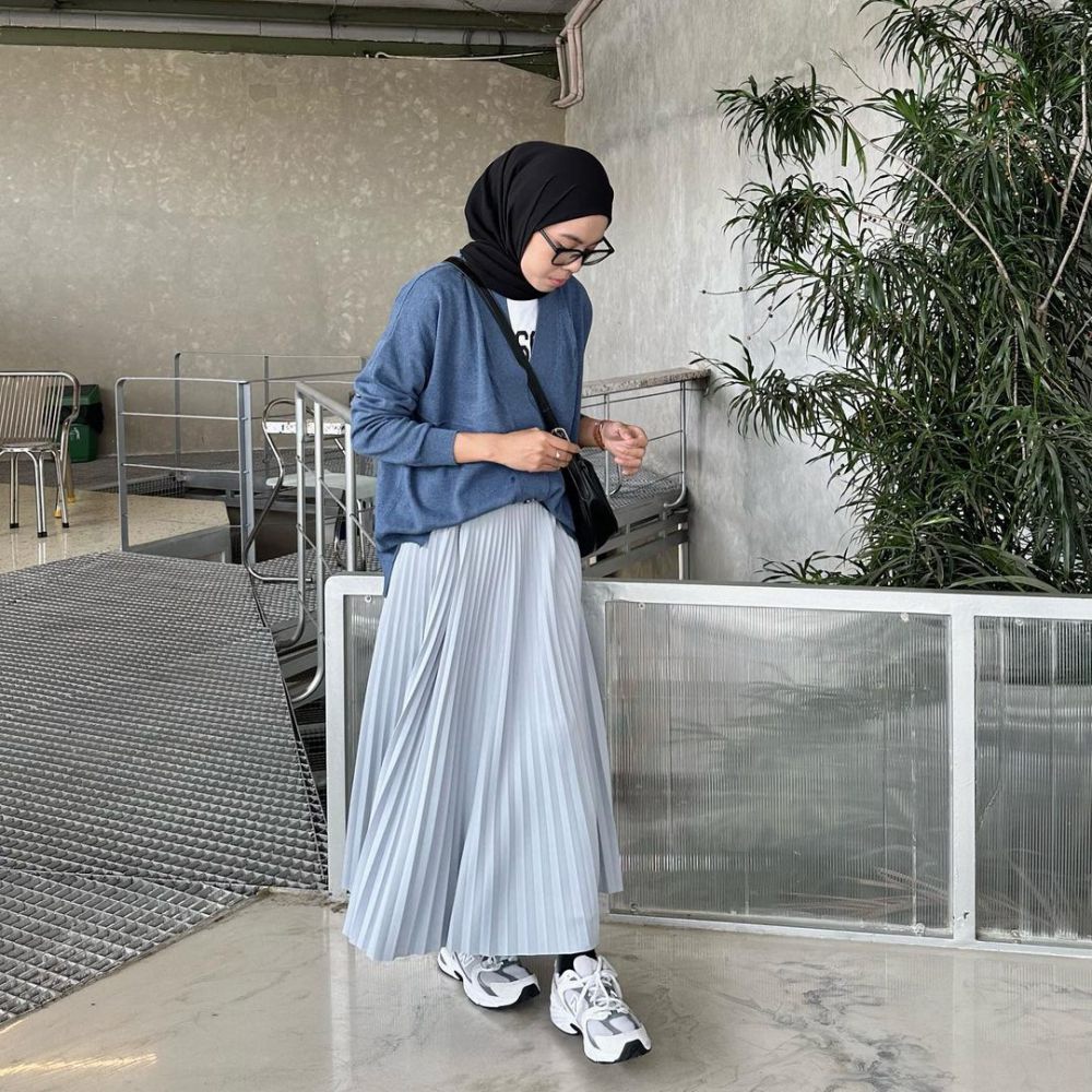 10 Inspirasi Casual Daily Outfit ala Rahmi Apria, Santai tapi Modis!