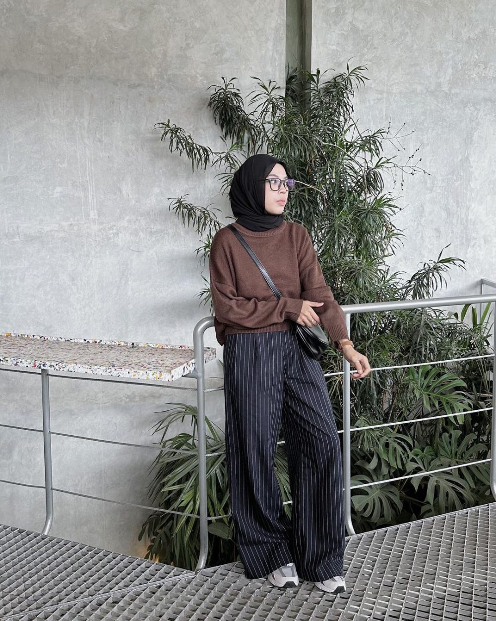 10 Inspirasi Casual Daily Outfit ala Rahmi Apria, Santai tapi Modis!