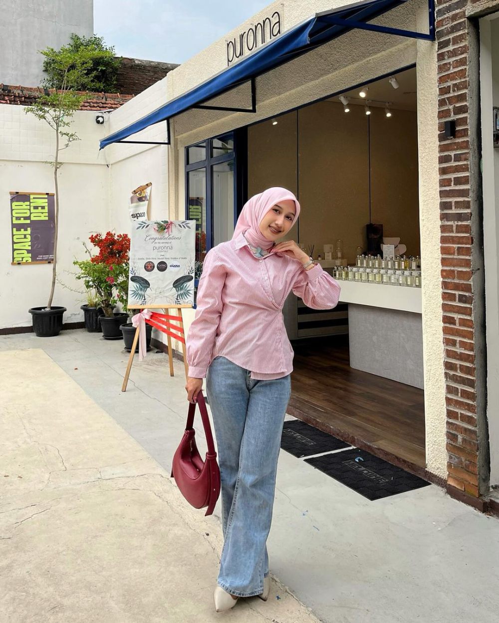 10 Ide Outfit Nuansa Pink ala Selebgram Fachrisa, Girly Abis!