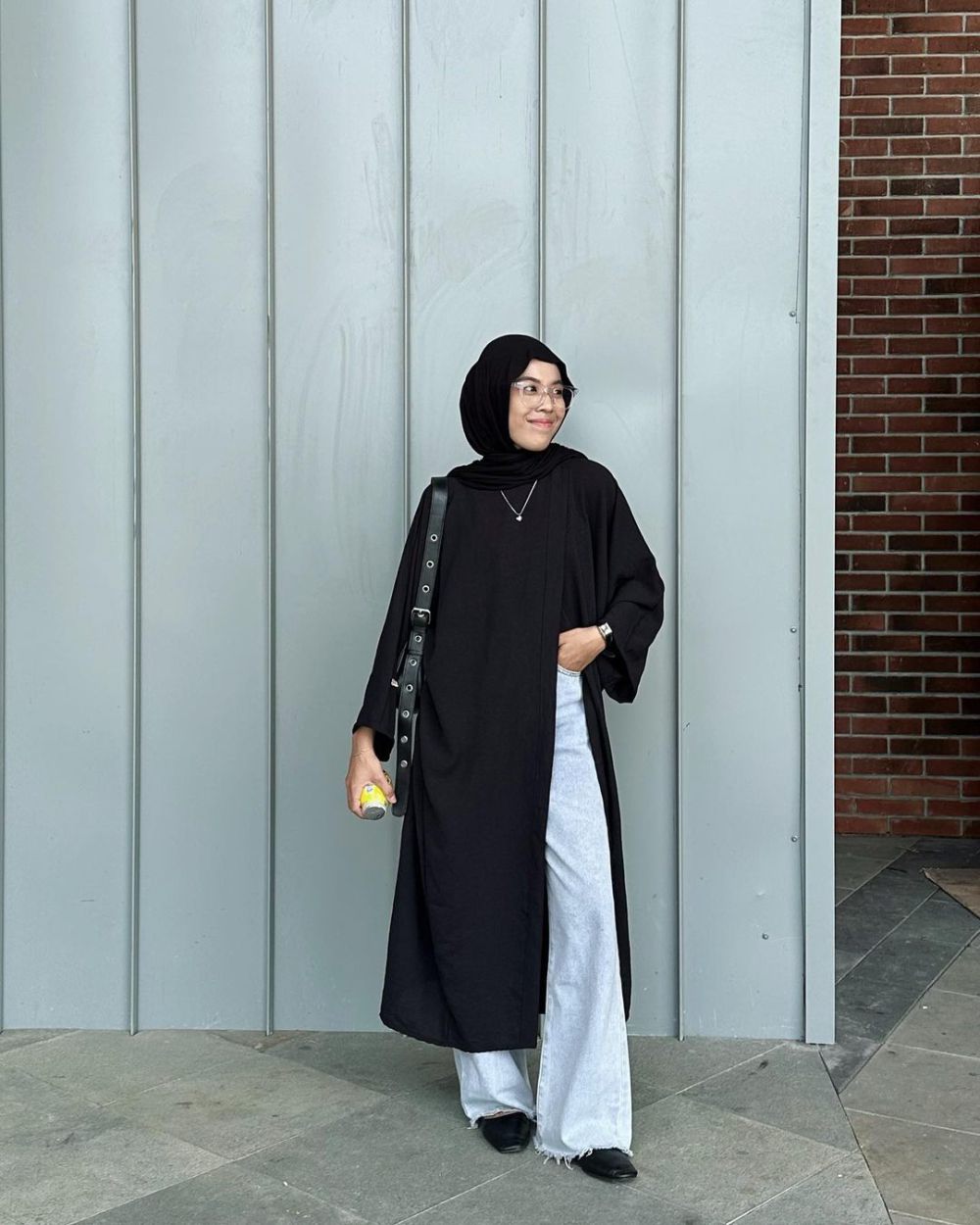 10 Inspirasi Casual Daily Outfit ala Rahmi Apria, Santai tapi Modis!