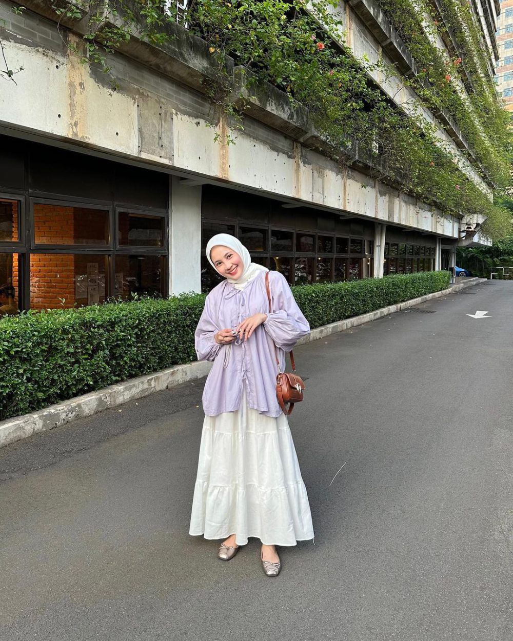 9 Ide Padu-Padan Outfit Warna Pastel Ala Adji Isni Ulfaidah, Gemas!