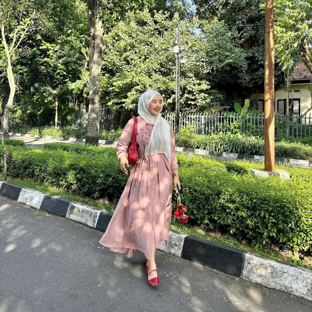 10 Ide OOTD Girls Day Out ala Meilan Indrajati, Ada Beragam Look!