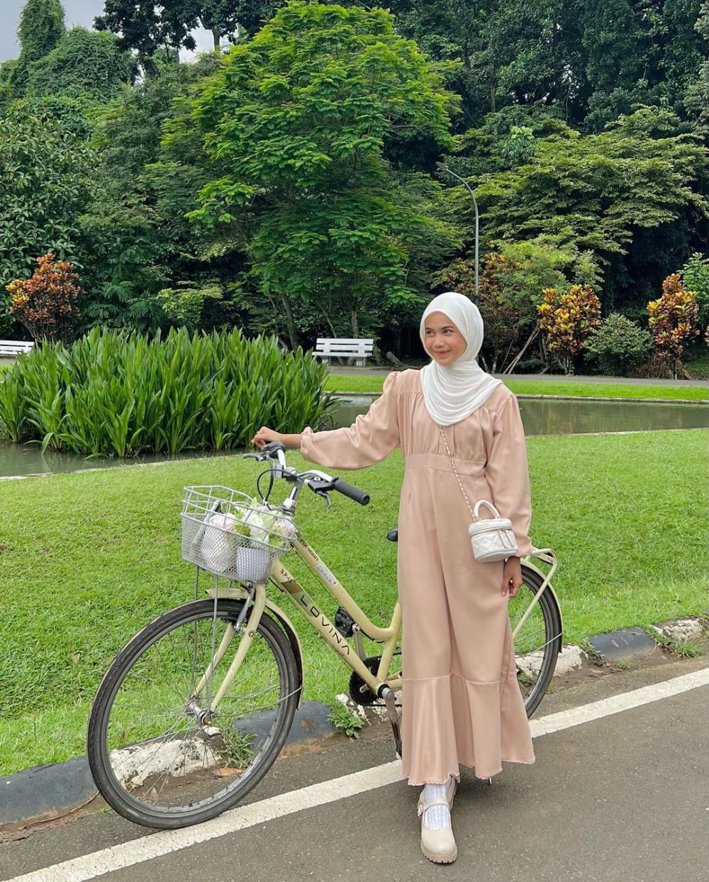 9 Mix and Match Outfit Earth Tone ala Hilda Maulida, Cewek Bumi Abis!