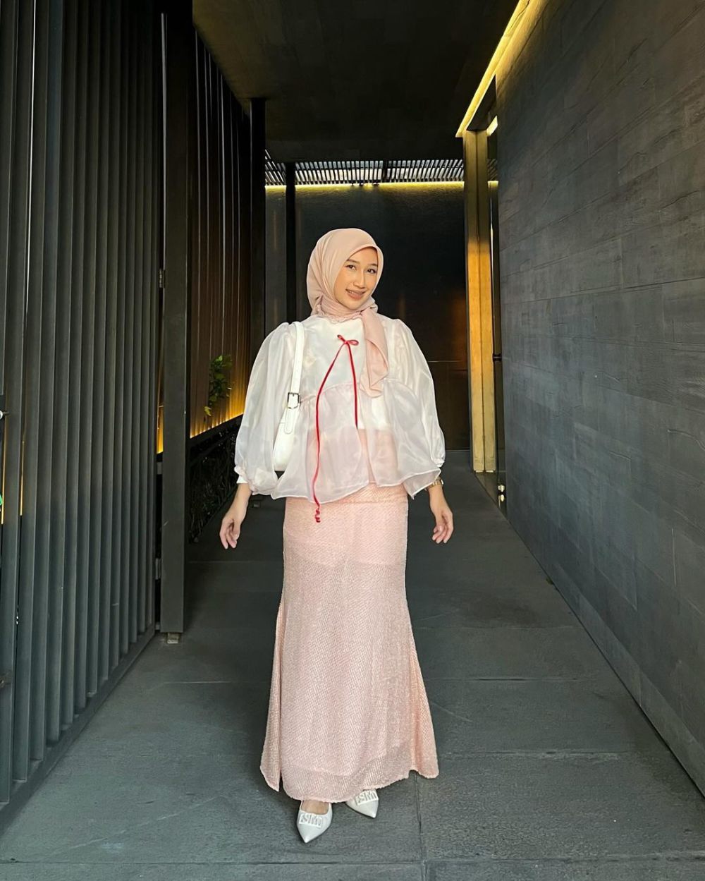 10 Ide Outfit Nuansa Pink ala Selebgram Fachrisa, Girly Abis!