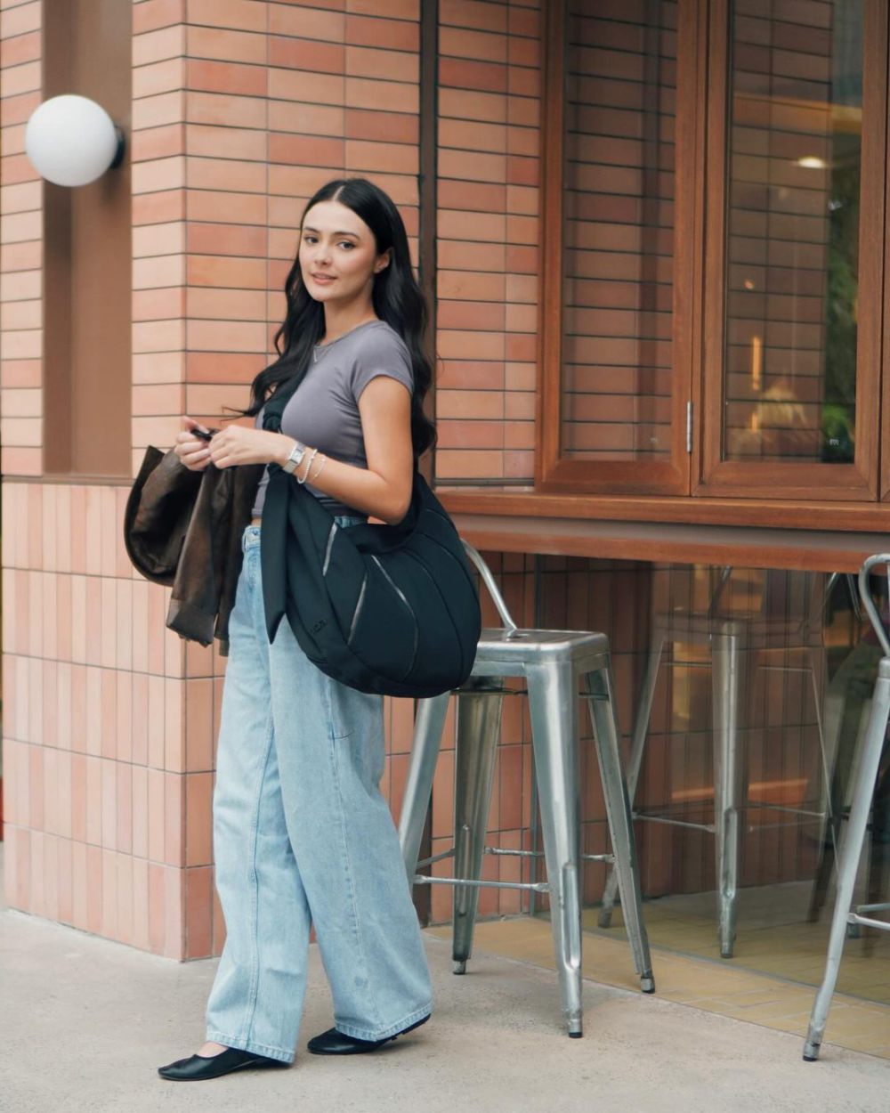 9 Inspirasi Lazy Outfit Style ala Amanda Rawles, Cocok buat Daily!