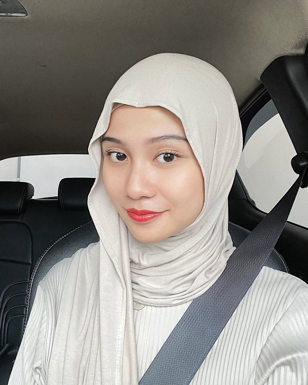 8 Inspirasi Daily Makeup untuk Ngampus ala Selebgram Amelia Andani!