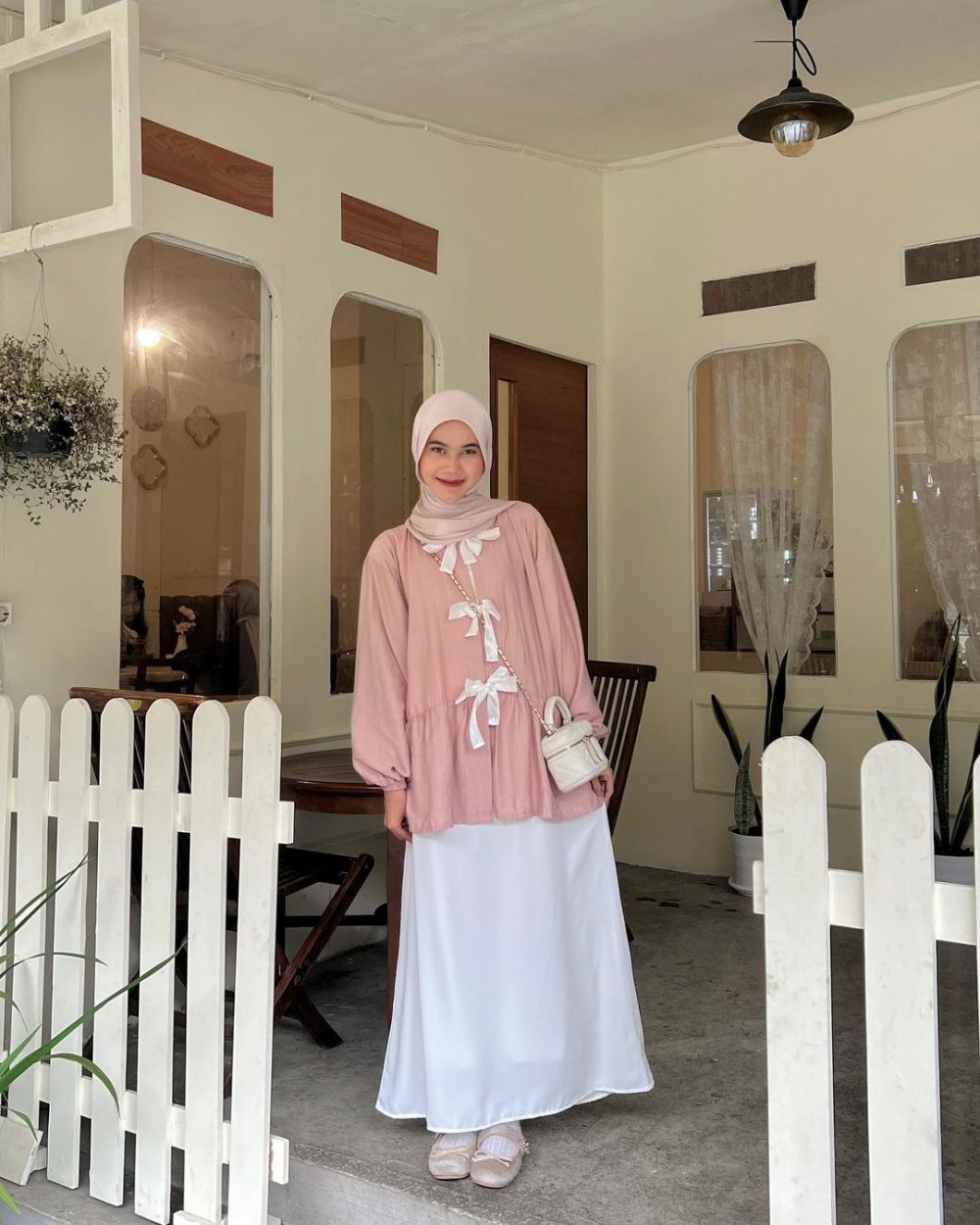 10 Ide Styling Outfit Nuansa Pink ala Hilda Maulida, Tampil Girly!