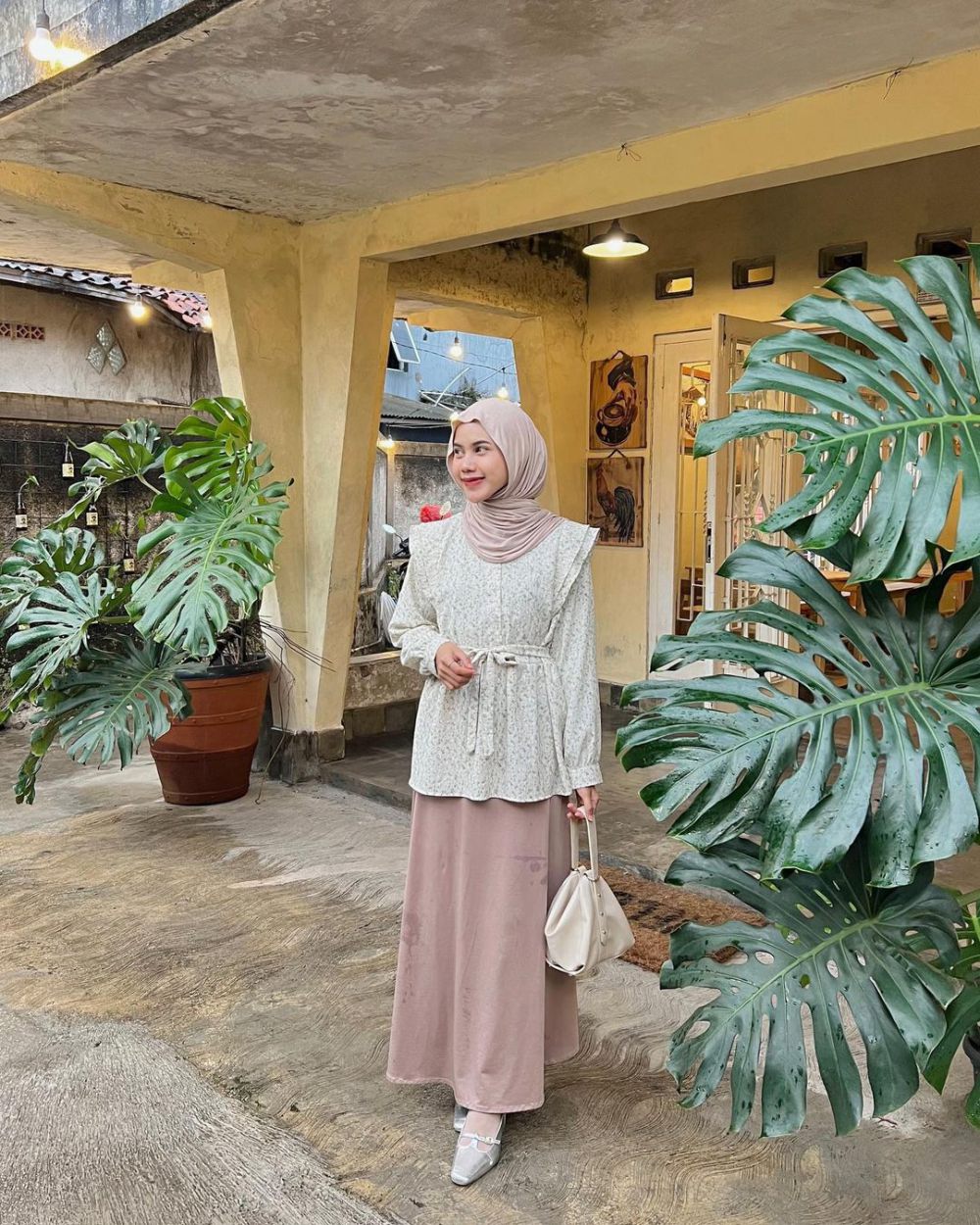 9 Mix and Match Outfit Earth Tone ala Hilda Maulida, Cewek Bumi Abis!