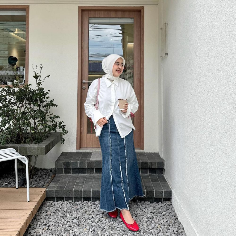 9 Inspirasi Smart Casual Look ala Meilan Indrajati, Santai Berkelas!