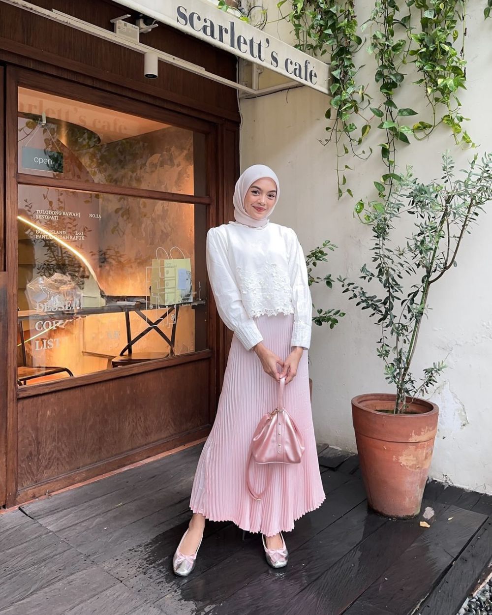 12 Style Hangout ke Kafe High End ala Febiola Nabila, All Out!