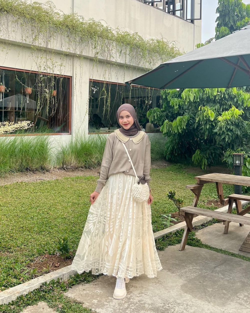 9 Mix and Match Outfit Earth Tone ala Hilda Maulida, Cewek Bumi Abis!