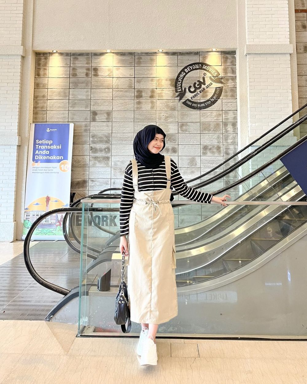 10 Mix and Match Outfit Stripes ala Listy Septia, Beragam Look!