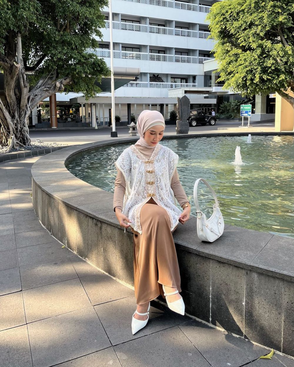 10 Ide OOTD Nuansa Earth Tone ala Selebgram Fachrisa, Chic Trendy!