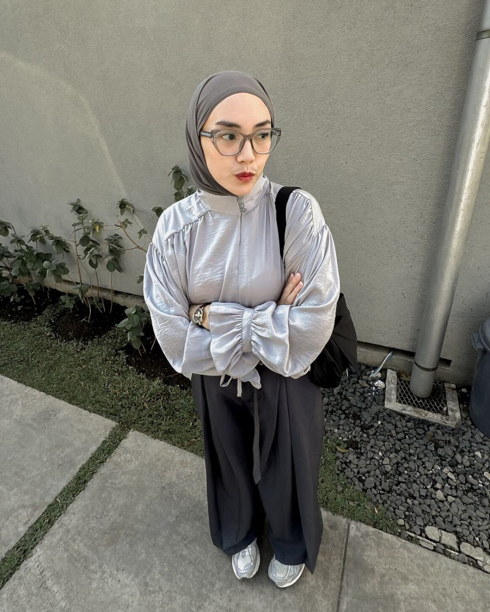 9 Gaya OOTD Hangout Mama Muda ala Ranie Karlina, Effortlessly Chic!