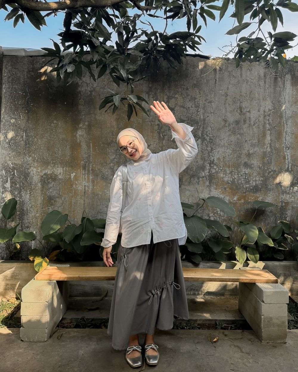 9 Gaya OOTD Hangout Mama Muda ala Ranie Karlina, Effortlessly Chic!