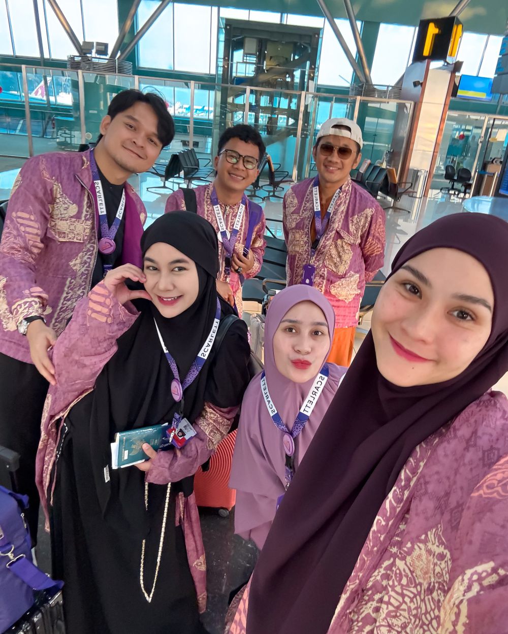 Anisa Rahma Laksanakan Umrah Bareng Suami