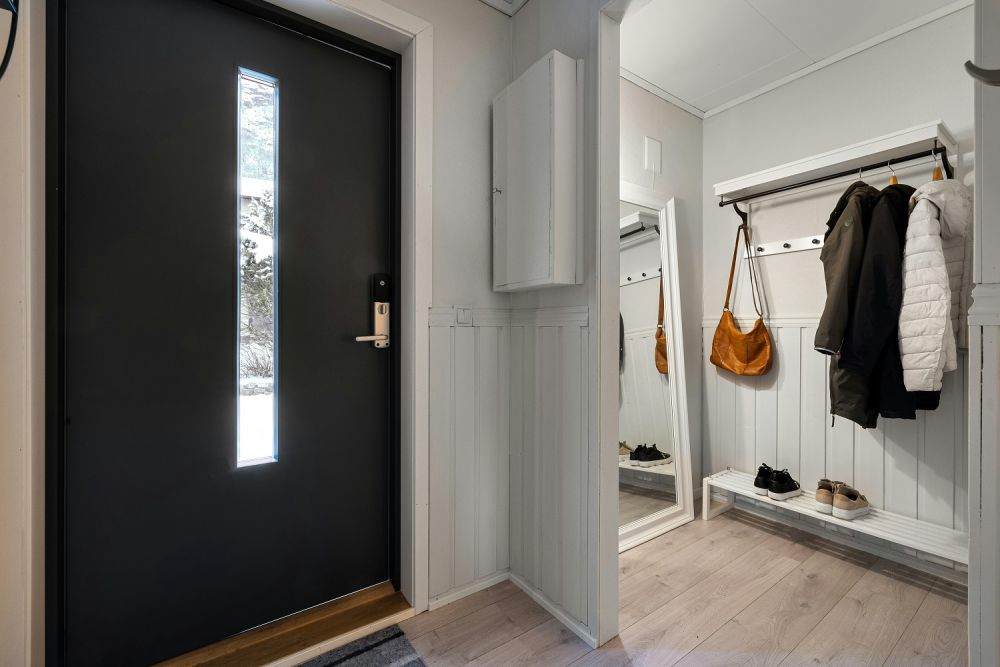 9 Inspirasi Desain Mudroom yang Bikin Rumah Rapi dan Tamu Nyaman