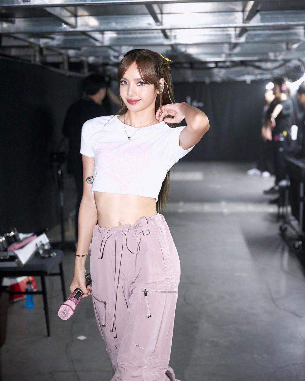 10 Padu Padan Cargo Pants ala Lisa BLACKPINK, Hits Abis!