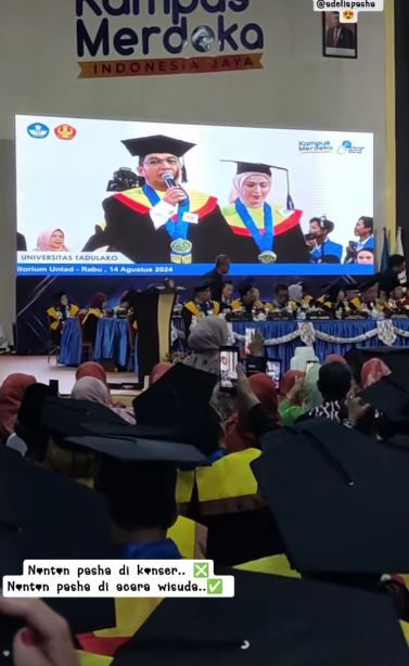 7 Potret Pasha Ungu dan Istri Wisuda Bareng, Lulus S1! 