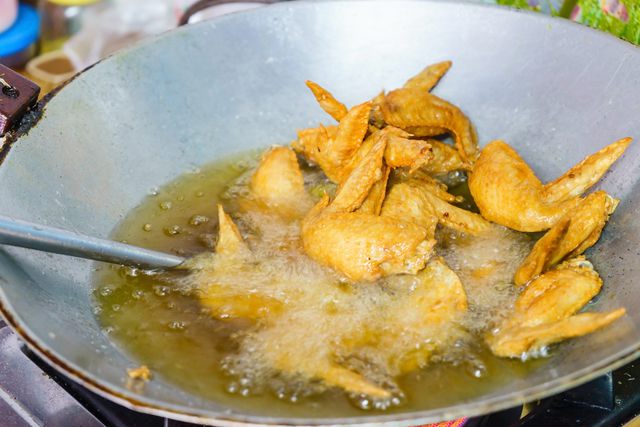 8 Tips Membuat Ayam Goreng Rempah, Bumbunya Meresap Tanpa Ungkep