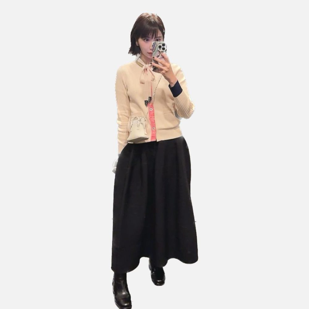 8 Referensi Outfit Pakai Long Skirt ala Hinako Umemura, Manis!