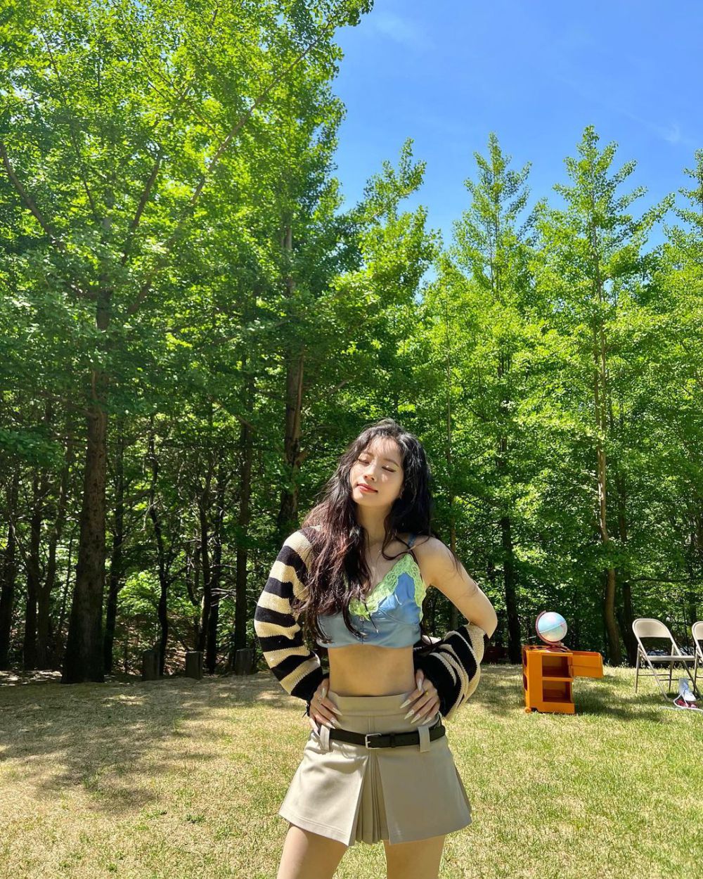 8 Inspirasi OOTD Crop Top ala Dahyun TWICE, Simpel tapi Stunning!