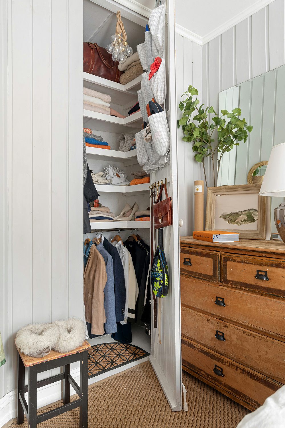 9 Inspirasi Desain Mudroom yang Bikin Rumah Rapi dan Tamu Nyaman