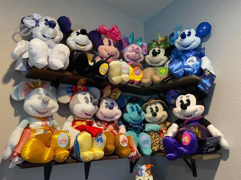 8 Potret Koleksi Disney per Karakter, Stitch Hingga Buzz Lightyear