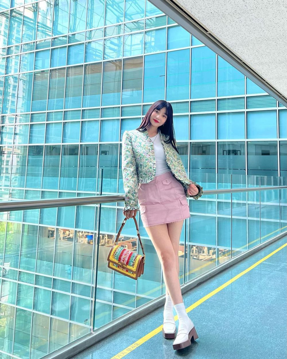 12 OOTD Colorful ala Joy Red Velvet, Fresh Sepanjang Hari!