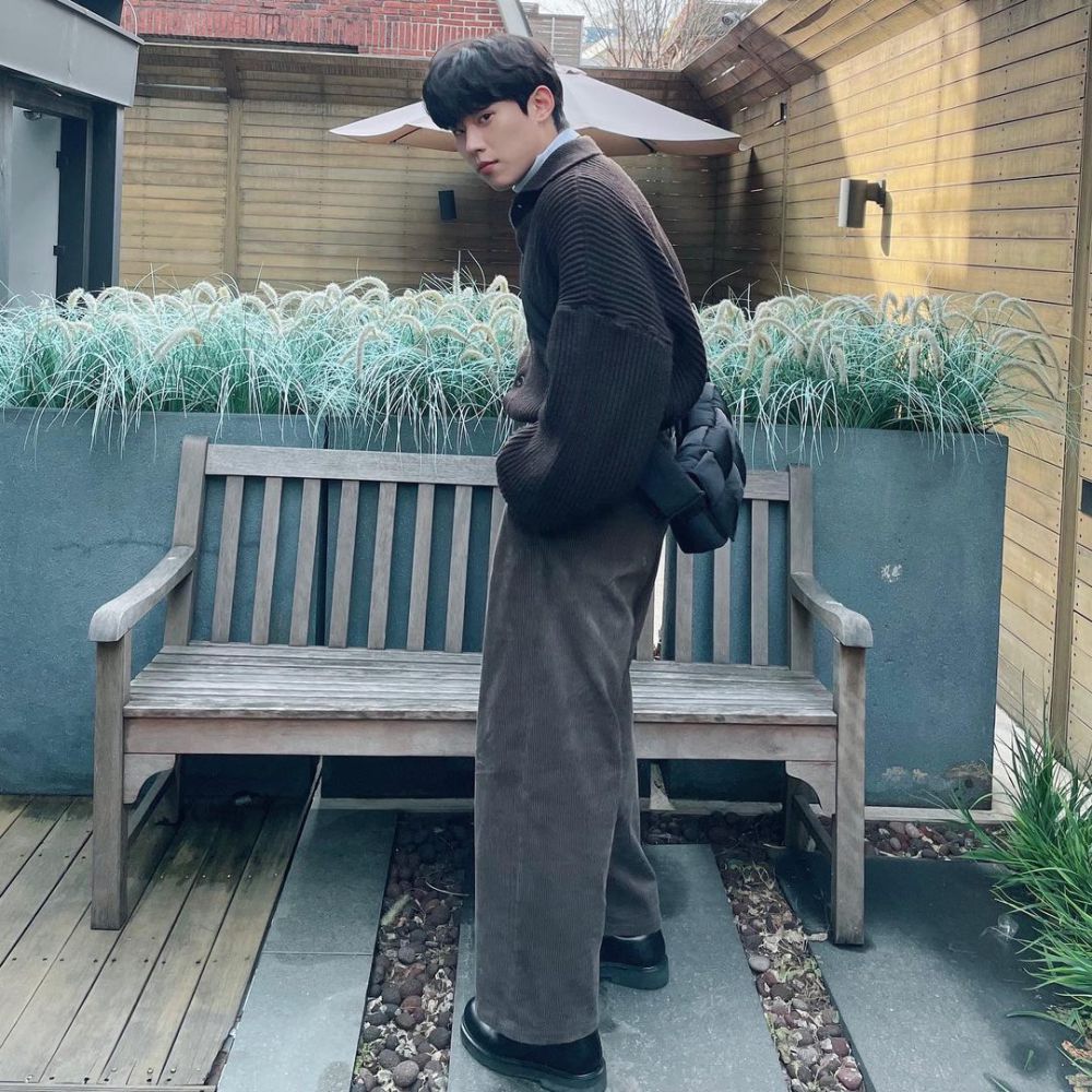 9 Ide OOTD Loose Pants ala Kim Sung Cheol, Kekinian Abis!