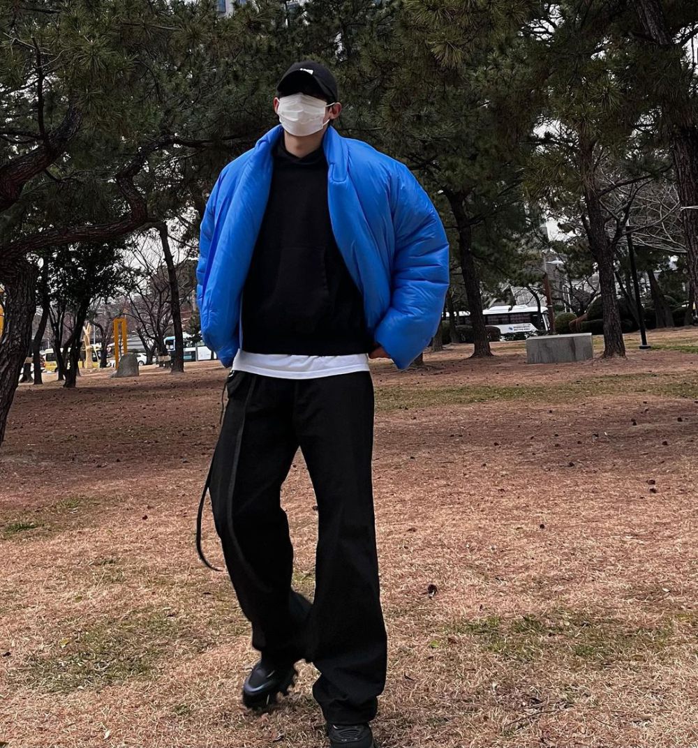 9 Ide OOTD Loose Pants ala Kim Sung Cheol, Kekinian Abis!