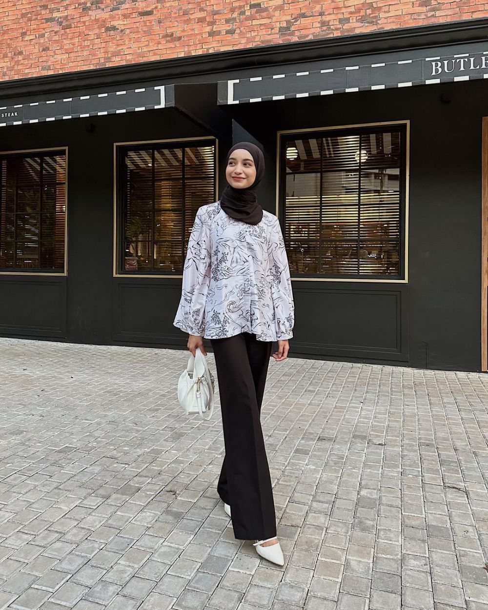 8 Inspirasi Outfit Ngedate ala Cut Intan Nabila, Anggun dan Modis