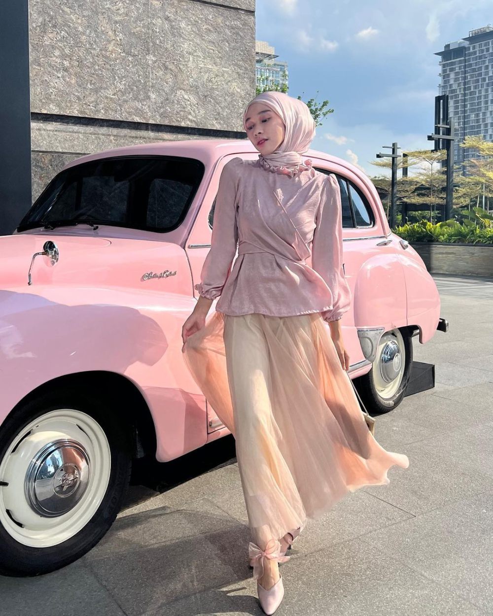 8 Ide Outfit Coquette untuk Piknik ala Astri Ratnasari, Princess Style