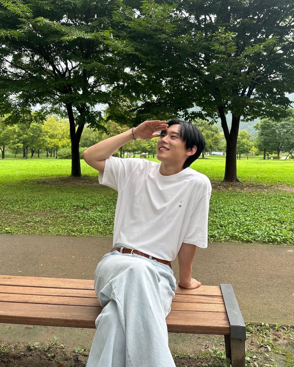 9 Ide OOTD Loose Pants ala Kim Sung Cheol, Kekinian Abis!