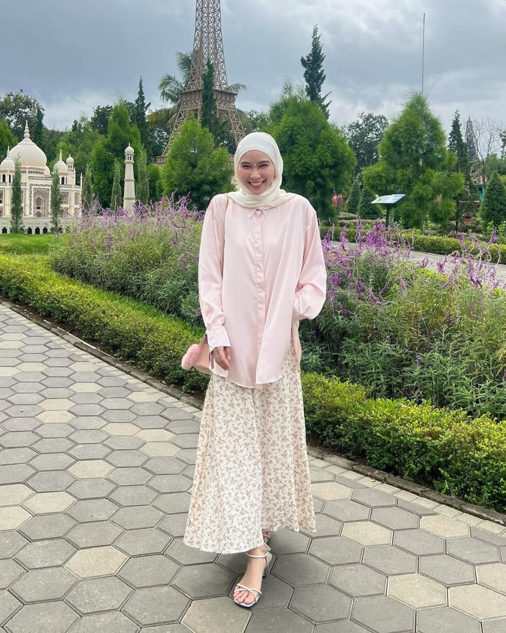 8 Ide Outfit Coquette untuk Piknik ala Astri Ratnasari, Princess Style