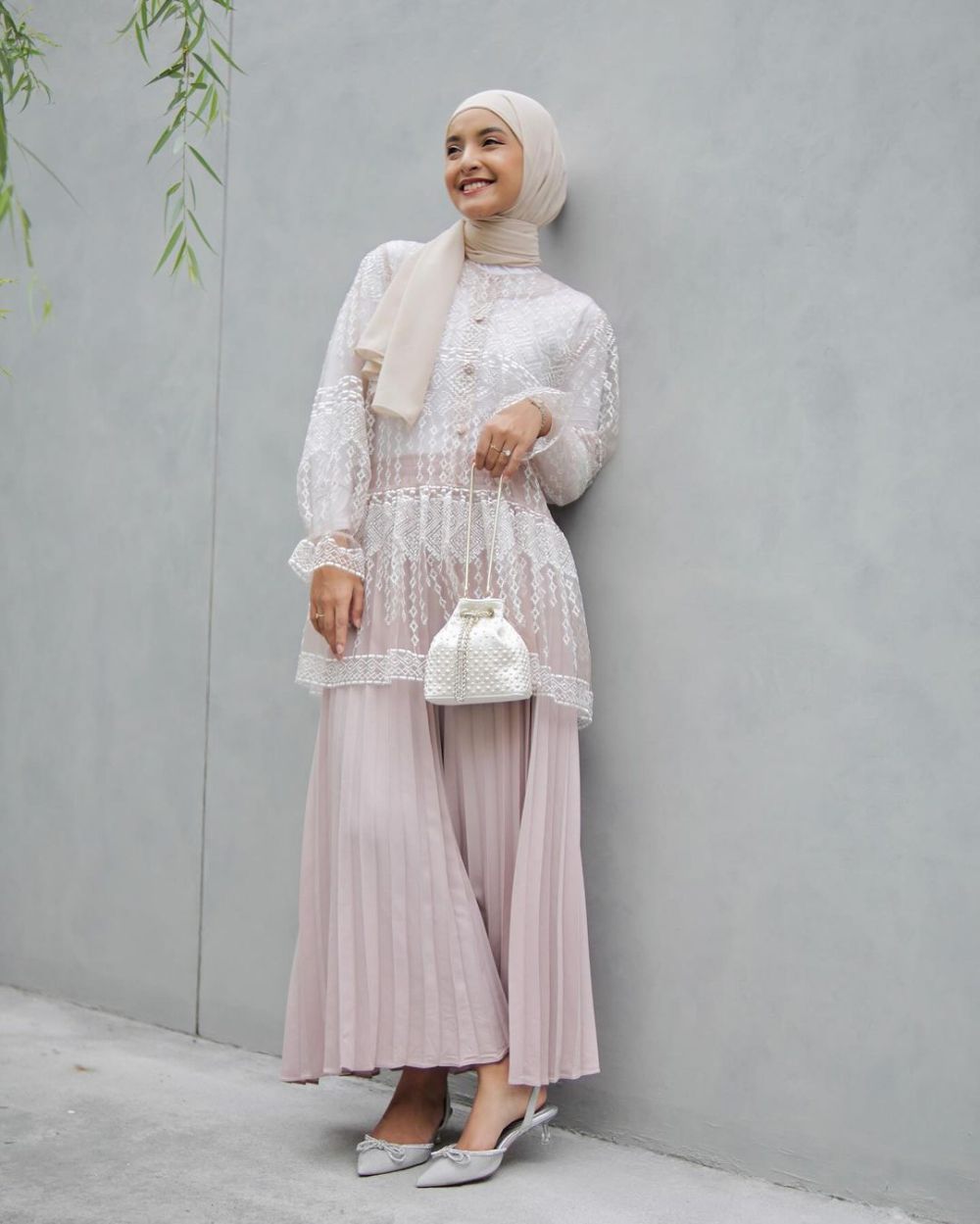 9 Ide Daily Outfit ala Nabila Ishma, Kesan Simple Elegan!