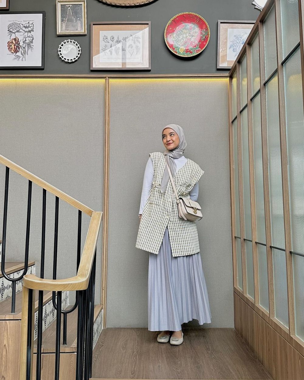 9 Ide Daily Outfit ala Nabila Ishma, Kesan Simple Elegan!