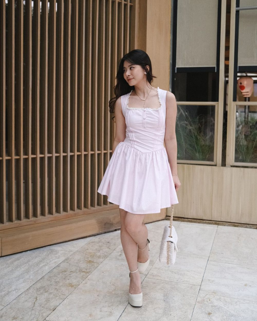 9 Ide Outfit Nuansa Pink Pastel ala Elika Boen, So Pretty!